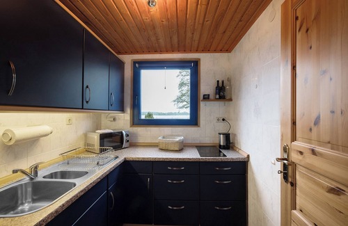 Muritz House | Holiday Home 'Am Seeufer' with Lake View, Private Terrace and Private Garden