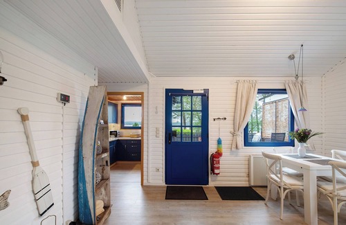 Muritz House | Holiday Home 'Am Seeufer' with Lake View, Private Terrace and Private Garden