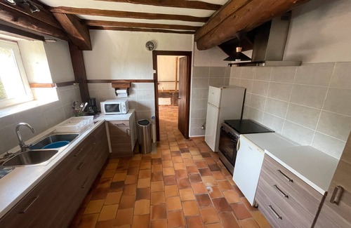 Castet House | Holiday Home 'Ancienne Bergerie' with Mountain View, Shared Terrace and Private Garden