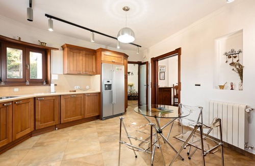 Antequera House | Holiday Home 'Antequera' with Mountain View, Wi-Fi and Air Conditioning