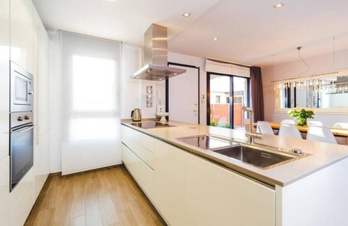 Torrevieja House | Holiday Home 'Azalea II' close to the Sea with Pool & Wi-Fi