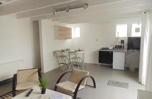 Beveren House | Holiday Home Bbrik-1 by Interhome