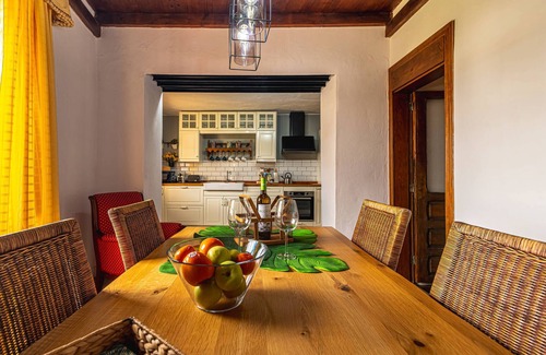 Villa de Arico House | Holiday Home "Bernarda" with Heated Pool, Sea Views, Private Pool and Wi-Fi