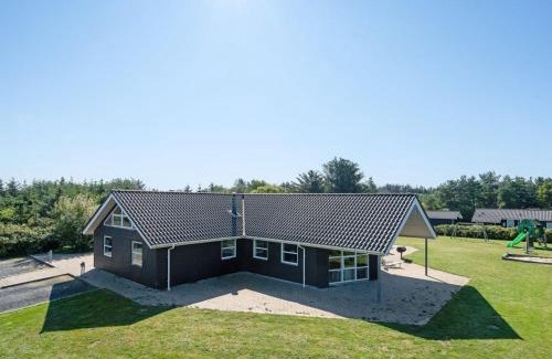 Nr. Lyngby Strand House | Holiday Home Berenika - 500m from the sea by Interhome