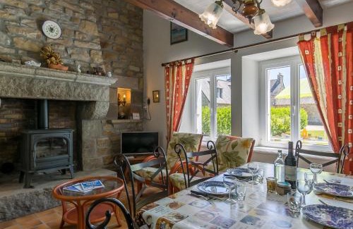 Sizun House | Holiday Home Blaue Hortensie by Interhome