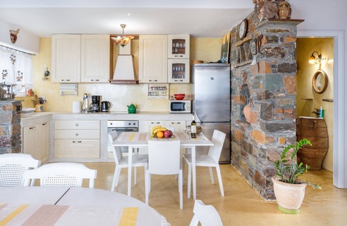 Kea House | Holiday Home 'Blue and White' with Sea View
