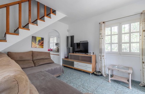 La Canuta Ski Chalet | Holiday Home 'Calpe Chalet' near Beach with Sea View, Mountain View, Pool & Whirlpool