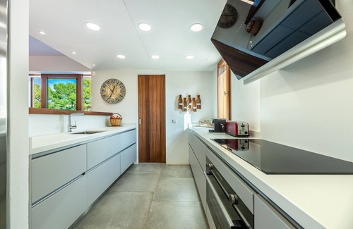 Pilar de la Mola House | Holiday Home 'Can Xumeu Ferrer' with Private Terrace, Wi-Fi and Air Conditioning