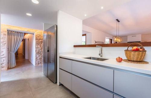 Pilar de la Mola House | Holiday Home 'Can Xumeu Ferrer' with Private Terrace, Wi-Fi and Air Conditioning