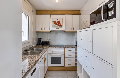 L'Escala House | Holiday Home 'Casa 3 Dormitorios' with Mountain View, Wi-Fi and Air Conditioning