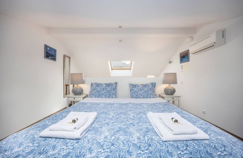 Aljezur House | Holiday Home 'Casa Alva - Estúdio Azul' with Wi-Fi and Air Conditioning