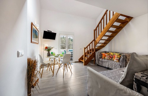 Aljezur House | Holiday Home 'Casa Alva - Estúdio Laranja' with Wi-Fi and Air Conditioning