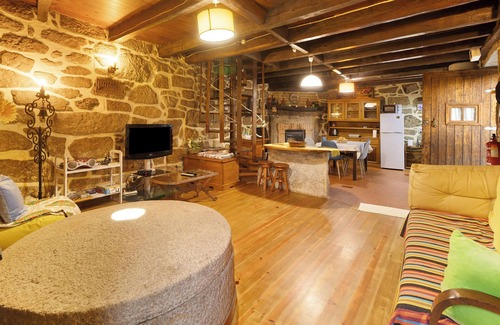 Esposende House | Holiday Home 'Casa Azenha Branca' with Mountain View, Garden, Terrace & Wi-Fi