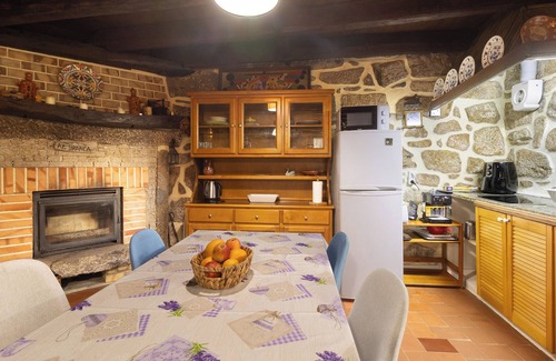 Esposende House | Holiday Home 'Casa Azenha Branca' with Mountain View, Garden, Terrace & Wi-Fi