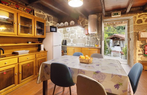 Esposende House | Holiday Home 'Casa Azenha Branca' with Mountain View, Garden, Terrace & Wi-Fi