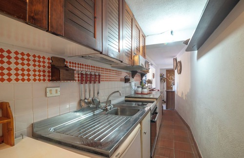 Porto Massimo House | Holiday Home 'Casa Mafele Porto Massimo' with Sea View, Private Terrace and Private Garden