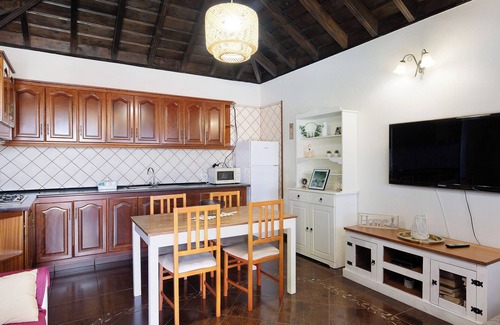 Tijarafe House | Holiday Home "Casa La Flamenca" with Sea Views, Private Pool and Wi-Fi
