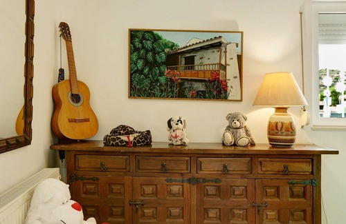 Teror House | Holiday Home Casa Marion with Mountain View, Garden & Wi-Fi