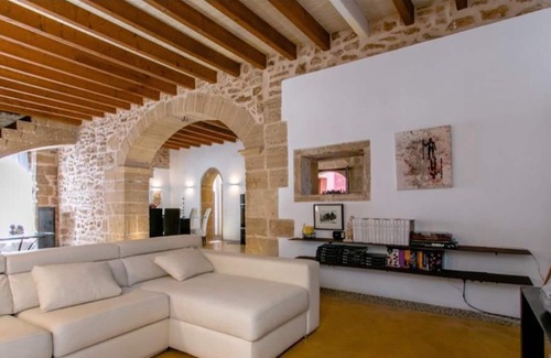 Old Town Alcudia House | Holiday Home Casa Muralla with Pool, Open Terrace & Wi-Fi