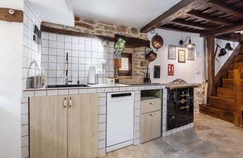 Potes House | Holiday Home 'Casa Raymonde' with Mountain View, Balcony and Wi-Fi