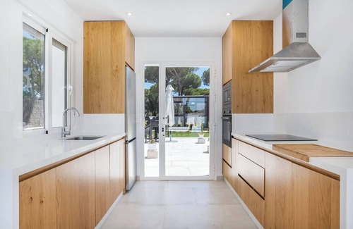 Conil de la Frontera House | Holiday Home "Casa Robert" with Pool, Garden and Wi-Fi