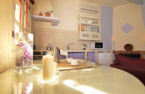 Montecorto House | Holiday Home Casa Romántica with Mountain View, Pool & Wi-Fi
