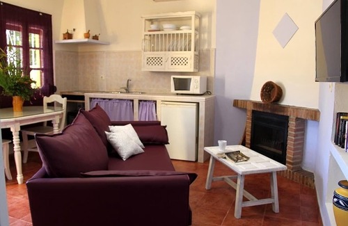 Montecorto House | Holiday Home Casa Romántica with Mountain View, Pool & Wi-Fi