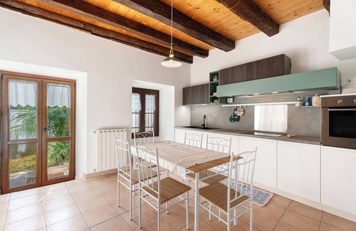Mergozzo House | Holiday Home 'Casa Vacanze Laghi e Monti' with Mountain View, Private Garden and Wi-Fi