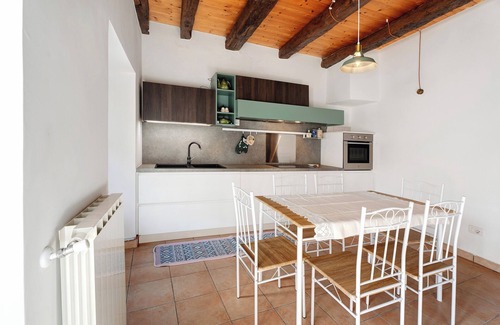 Mergozzo House | Holiday Home 'Casa Vacanze Laghi e Monti' with Mountain View, Private Garden and Wi-Fi