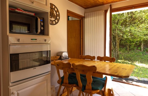 Les Houches Ski Chalet | Holiday Home 'Chalet Le Margouillat' with Mountain View, Terrace & Wi-Fi