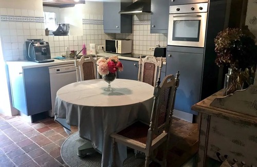 Auriac House | Holiday Home 'Charmant Moulin De Selves' with Private Garden
