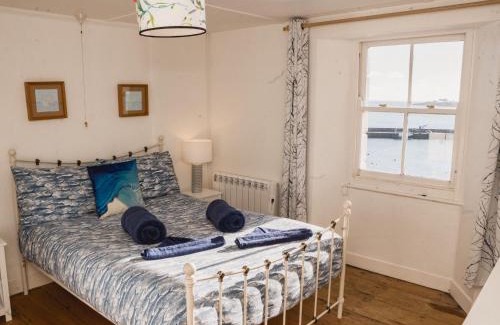 Mevagissey House | Holiday Home Cliff Cottage by Interhome