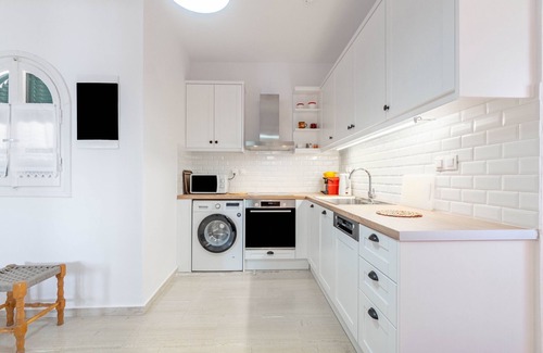 Gimari House | Holiday Home 'Clios House' with Sea View, Wi-Fi and Air Conditioning