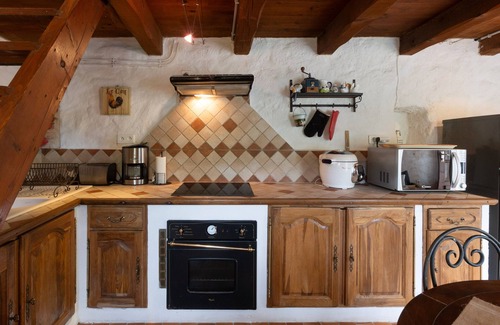 Beaumont House | Holiday Home 'Cœur Ardèche' with Mountain View and Private Garden