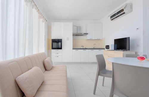 Golfo Aranci House | Holiday Home "Cormorani - Appartamento 3" Near the Beach with Sea View & Garden