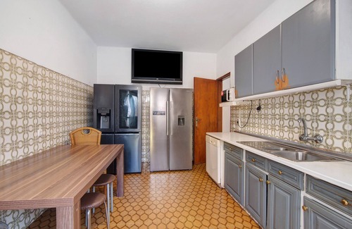 Faro House | Holiday Home 'Crt' with Private Terrace and Wi-Fi