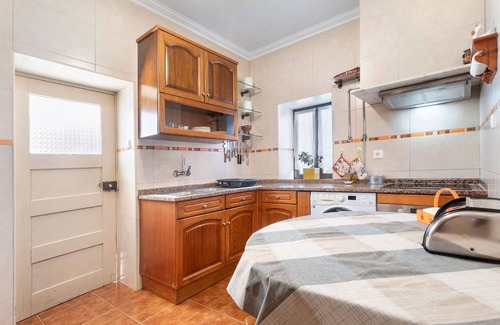 Alcobaca House | Holiday Home 'D´Aldeia' with Shared Terrace, Private Garden and Wi-Fi