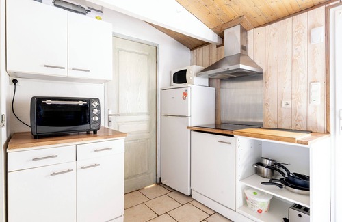 La Faute-sur-Mer House | Holiday Home "De Pêcheur Au Calme" with Private Terrace, Private Garden and Wi-Fi