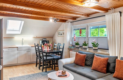Dornum House | Holiday Home 'Deichperle Anton' with Private Terrace and Wi-Fi
