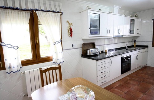 San Juan de Parres House | Holiday Home 'Supereda' with Mountain View, Private Terrace and Wi-Fi