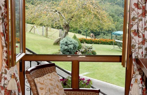 San Juan de Parres House | Holiday Home 'Supereda' with Mountain View, Private Terrace and Wi-Fi