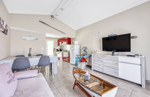 Ares House | Holiday Home 'Escapades Marines' with Private Terrace, Wi-Fi and Air Conditioning