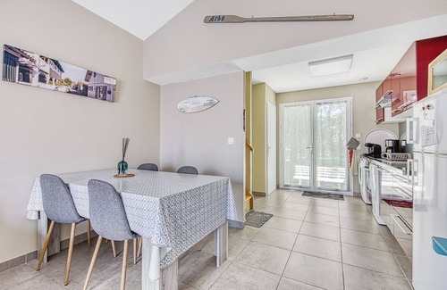 Ares House | Holiday Home 'Escapades Marines' with Private Terrace, Wi-Fi and Air Conditioning