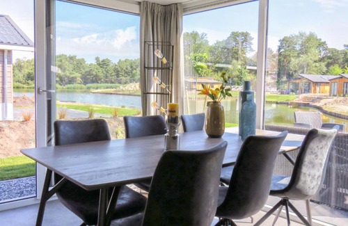 Mol House | Holiday Home EuroParcs Resort Zilverstrand-4