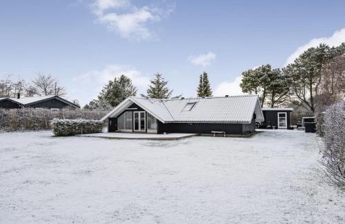 Hou House | Holiday Home Evgenia - from the sea by Interhome