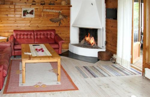 Granna House | Holiday Home Fågelkärr Sjöstugan by Interhome