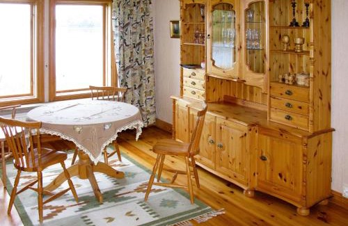 Granna House | Holiday Home Fågelkärr Sjöstugan by Interhome