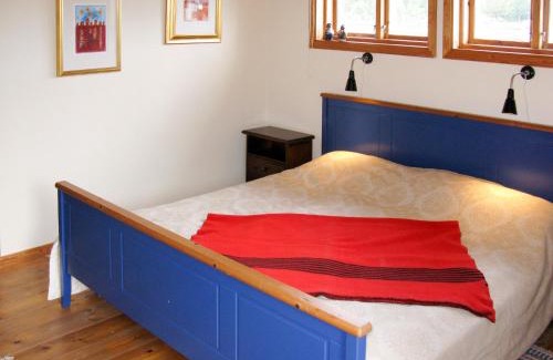 Granna House | Holiday Home Fågelkärr Sjöstugan by Interhome