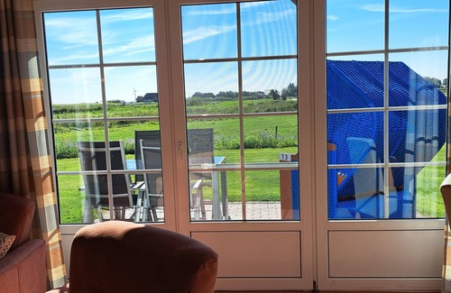 Pellworm House | Holiday Home 'Ferienhaus Heverstrom' with Shared Garden and Wi-Fi
