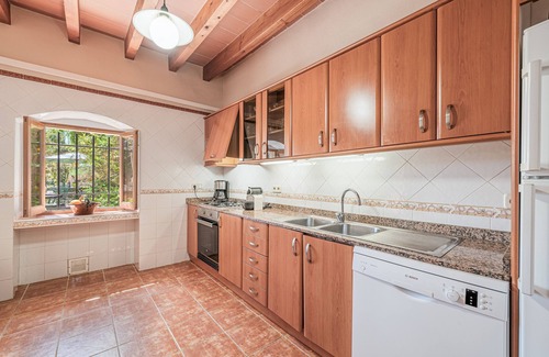 Felanitx House | Holiday Home 'Finca Can Xet' with Mountain View, Pool & Wi-Fi